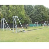 Металлические опоры и стартовая площадка для канатной дороги