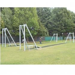 Металлические опоры и стартовая площадка для канатной дороги