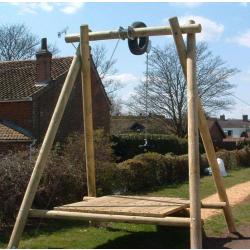 Опора для канатной дороги  из бруса со стартовой площадкой